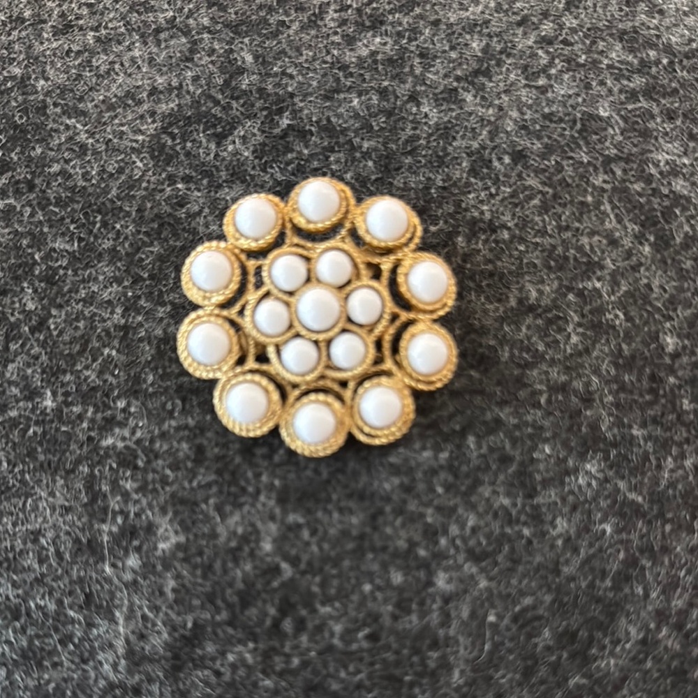 Stella & Dot Gold White Pearl Floral Brooch